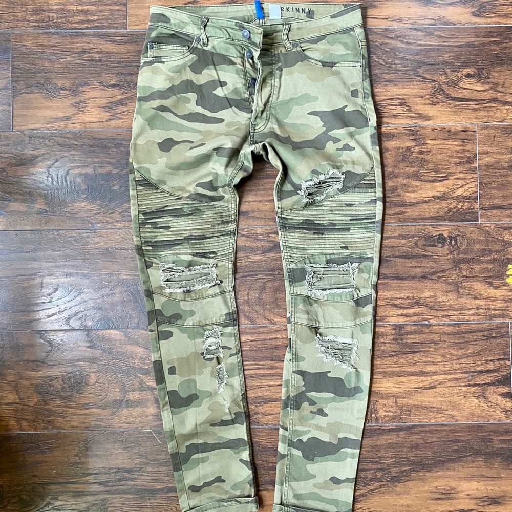 H&M Divided Men’s Camo Skinny Jeans *Like New